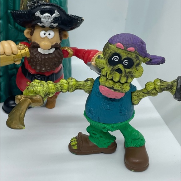 Keenway Pirates Adventures  3.5" Action figures Cannonball Captain crew & castle - Picture 2 of 6